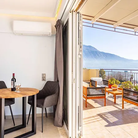 Beachfront Sunny Penthouse - Seabliss *