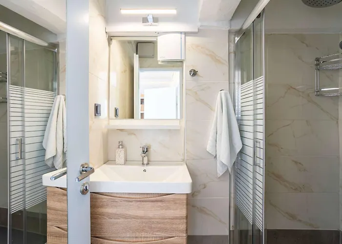 Beachfront Sunny Penthouse - Seabliss Apartamento