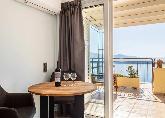 Beachfront Sunny Penthouse - Seabliss Apartamento