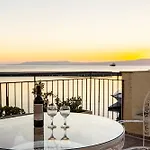 Beachfront Sunny Penthouse - Seabliss *