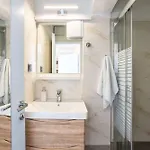 Beachfront Sunny Penthouse - Seabliss شقة