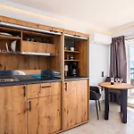 Beachfront Sunny Penthouse - Seabliss