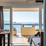 Beachfront Sunny Penthouse - Seabliss Apartamento Kalamata