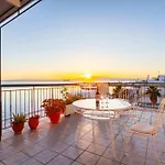 Apartamento Beachfront Sunny Penthouse - Seabliss *