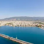 Beachfront Sunny Penthouse - Seabliss كالاماتا
