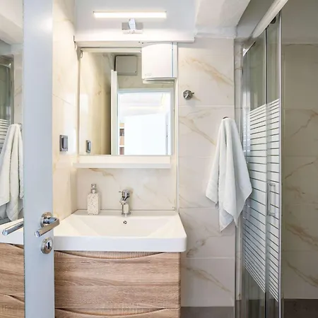 Beachfront Sunny Penthouse - Seabliss شقة