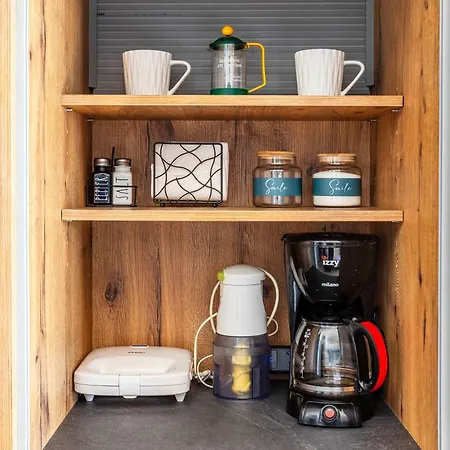 Beachfront Sunny Penthouse - Seabliss *