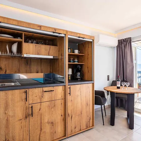 Beachfront Sunny Penthouse - Seabliss