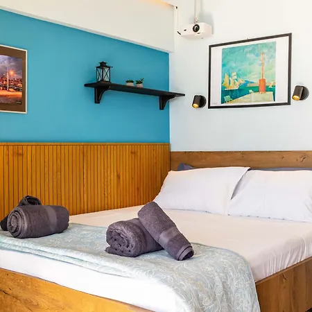 Apartment Beachfront Sunny Penthouse - Seabliss