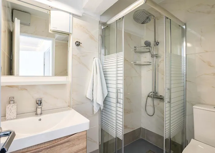 Beachfront Sunny Penthouse - Seabliss Διαμέρισμα *