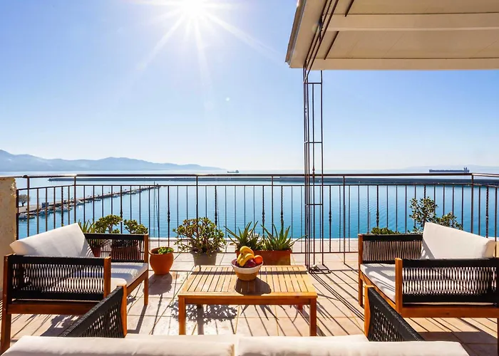 Beachfront Sunny Penthouse - Seabliss Lägenhet