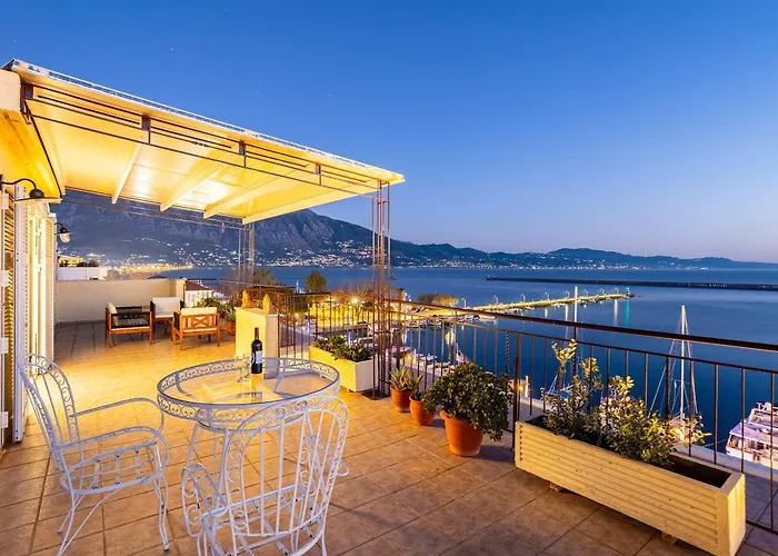 Beachfront Sunny Penthouse - Seabliss * Calamata