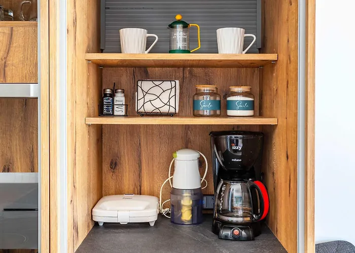 Beachfront Sunny Penthouse - Seabliss *