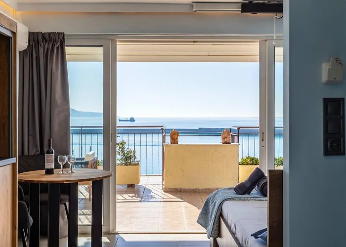 Beachfront Sunny Penthouse - Seabliss Διαμέρισμα Καλαμάτα