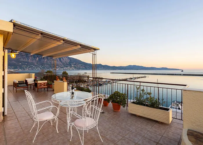 Beachfront Sunny Penthouse - Seabliss Calamata